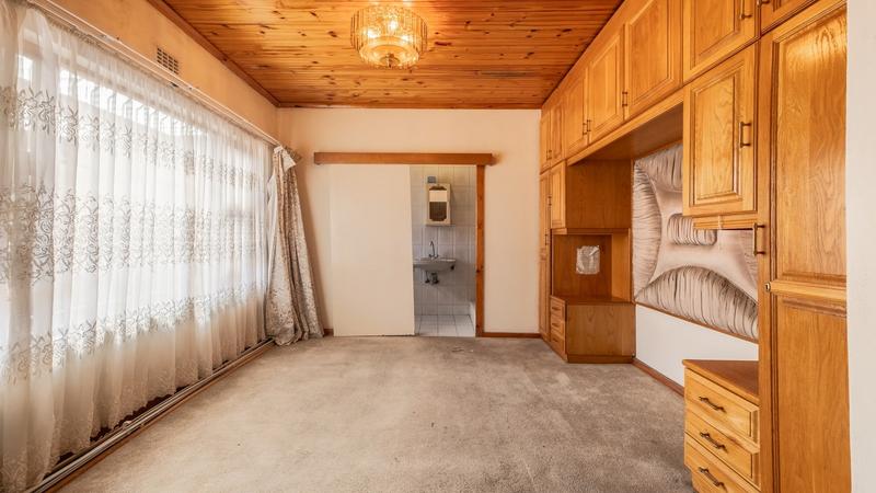 4 Bedroom Property for Sale in Cravenby Western Cape